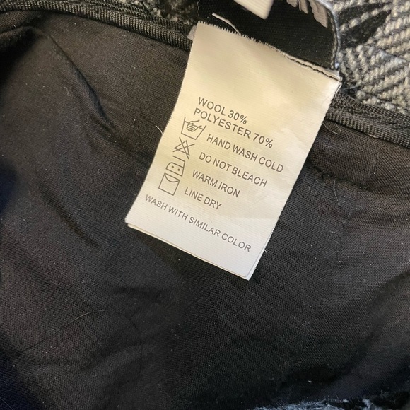 Yedina wool w velvet trim grey /black shorts w working pockets womens size Small - Picture 8 of 8